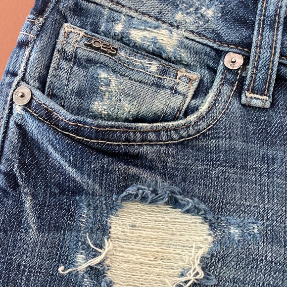 Joe’s jeans, Capri pants with raw hemline and distressing throughout. Size 25. - Picture 4 of 10